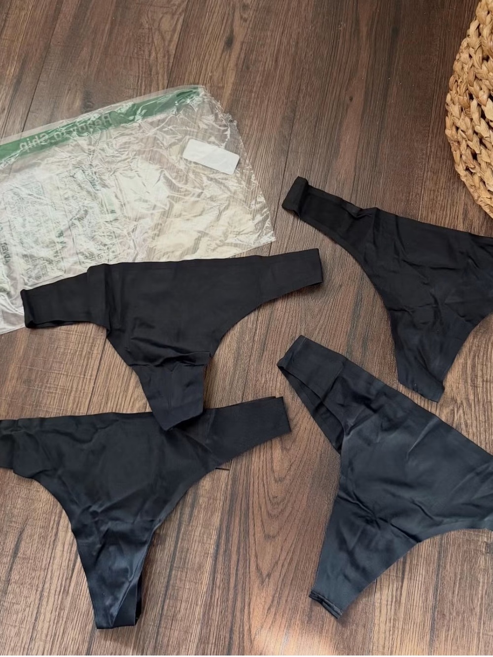 Amazon Essentials Black Seamless Thong Underwear - Pack of 4 new size large